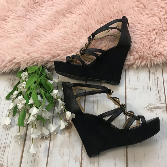 ALDO wedge with Black Studs. Genuine Leather - Picture 3 of 8